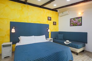 Classic Studio | Egyptian cotton sheets, premium bedding, Select Comfort beds, minibar