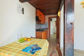 Familienapartment, 1 Schlafzimmer | Eigene Küche | Kühlschrank, Herdplatte, Espressomaschine, Kochgeschirr/Geschirr/Besteck