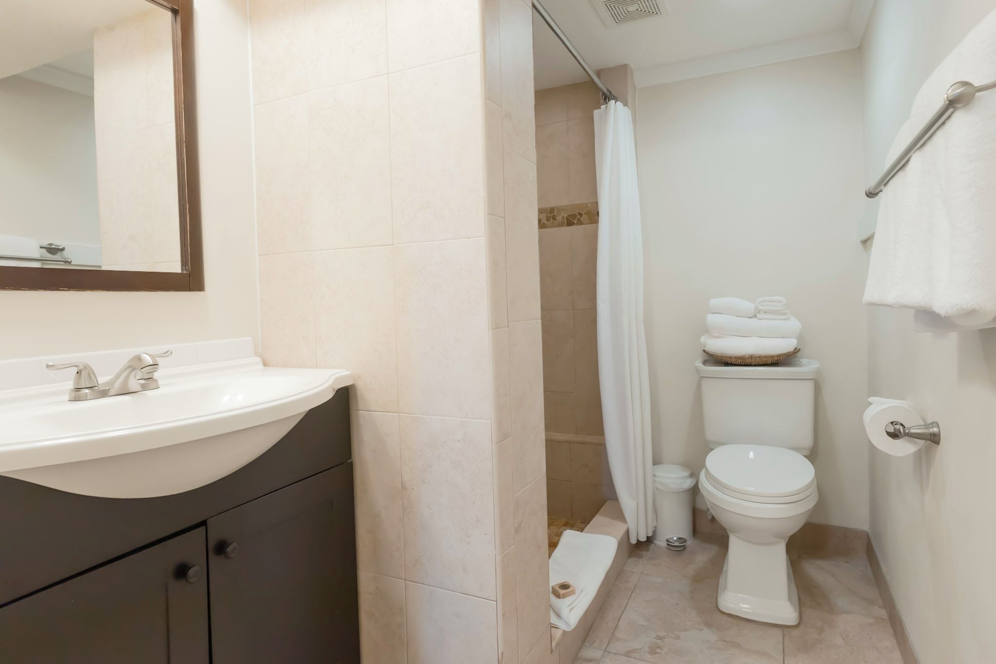 Deluxe Suite, 1 Bedroom, Kitchenette, Bay View | Bathroom | Shower, designer toiletries, hair dryer, towels