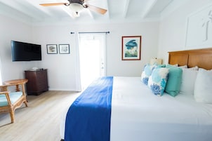 Habitación Premium, vistas parciales al mar | Ropa de cama de alta calidad y colchones con acolchado adicional