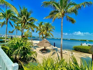 Vista para praia/oceano