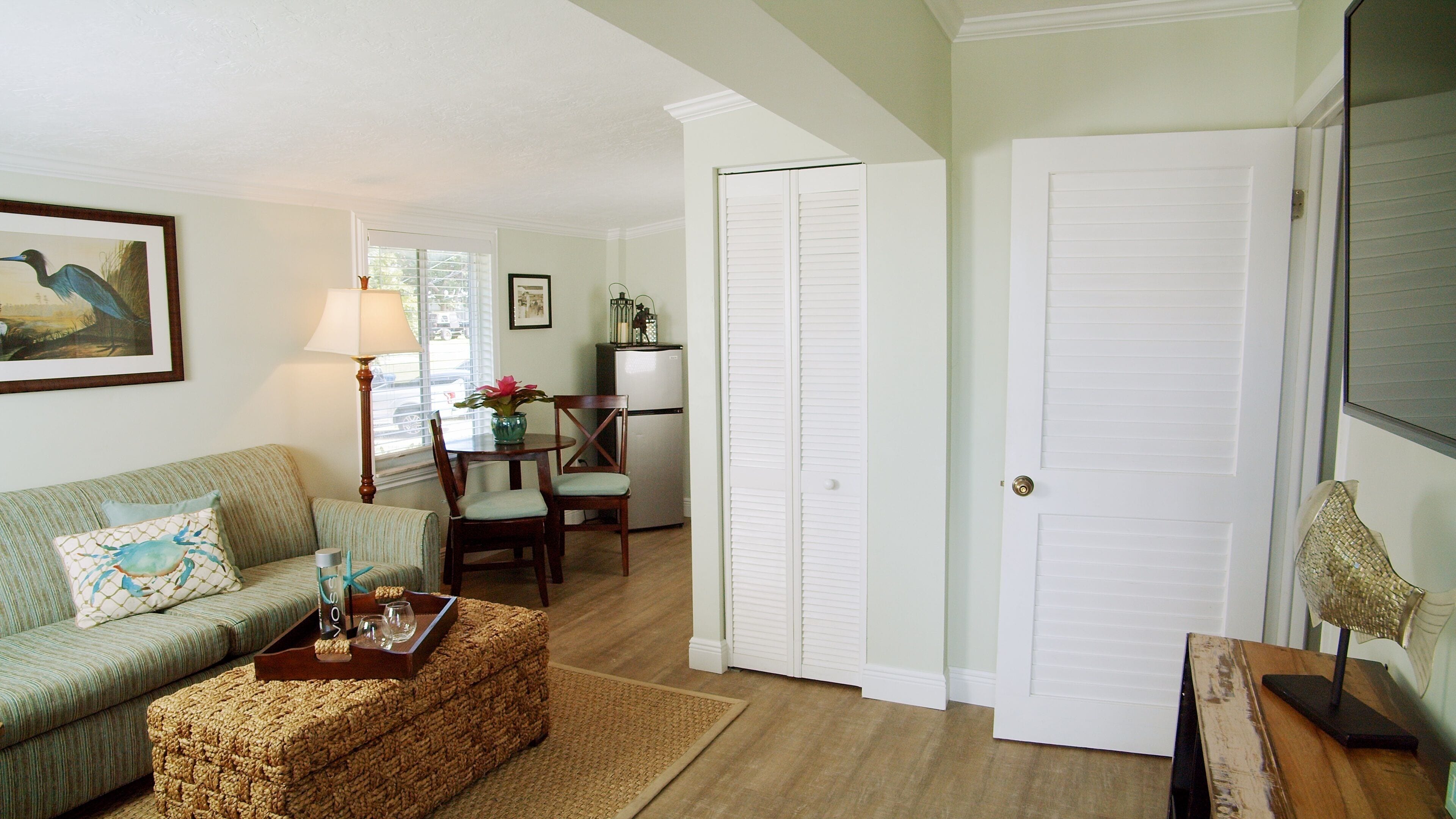 32-inch tv with cable channels, ping pong