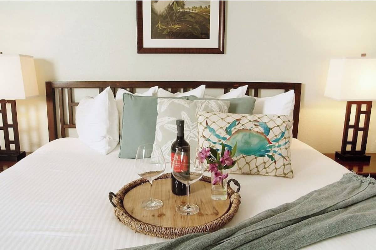 1 bedroom, premium bedding, pillowtop beds, individually decorated
