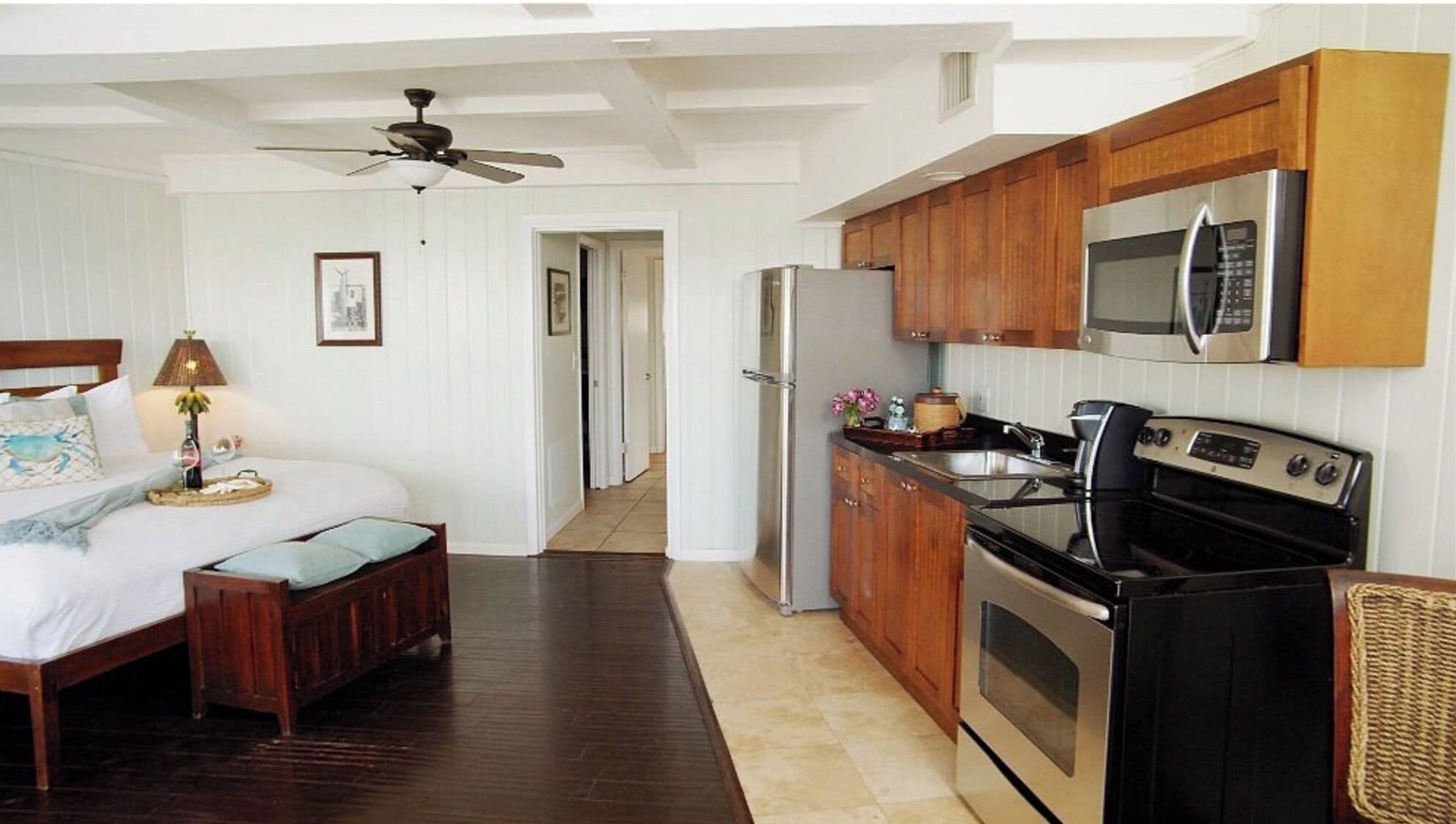 premium suite, 2 bedrooms, kitchen, bay view | private kitchen | mini-fridge, microwave, coffee/tea maker, cookware/dishes/utensils