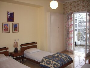 Camas con pillow-top, escritorio y wifi gratis 