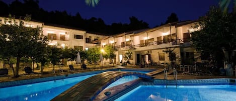 Seasonal outdoor pool, pool umbrellas, sun loungers