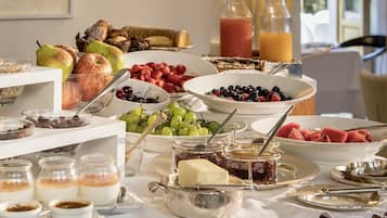 Free daily buffet breakfast