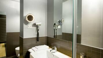 Deluxe-Einzelzimmer, 1 Schlafzimmer | Badezimmer | Kostenlose Toilettenartikel, Haartrockner, BademÀntel, Hausschuhe