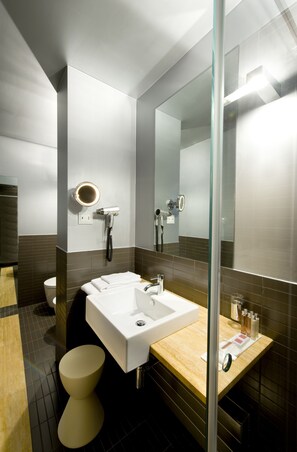 Deluxe Single Room, 1 Bedroom | Bathroom