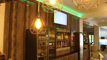 2 Bars/Lounges