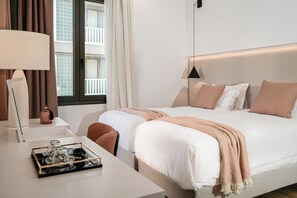 Egyptian cotton sheets, premium bedding, pillow-top beds, in-room safe - The Marblous Athens (Athens)