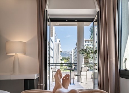 Egyptian cotton sheets, premium bedding, pillowtop beds, in-room safe