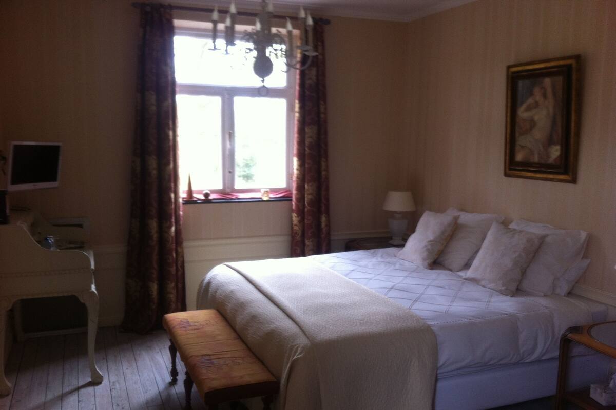 디럭스 더블룸 | 고급 침구, 각각 다른 스타일의 인테리어, 책상, 다리미/다리미판