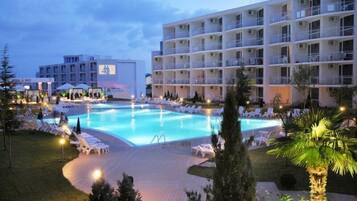 Indoor pool, seasonal outdoor pool