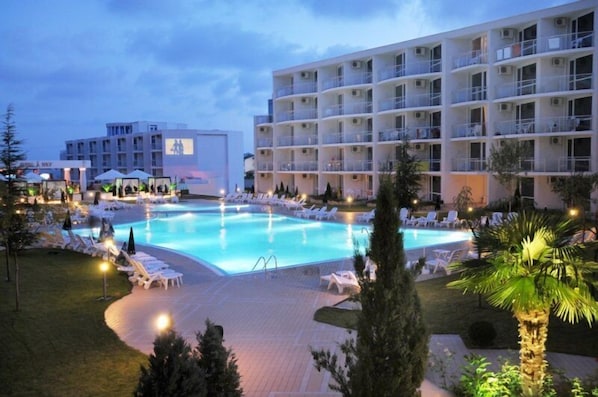 Indoor pool, seasonal outdoor pool