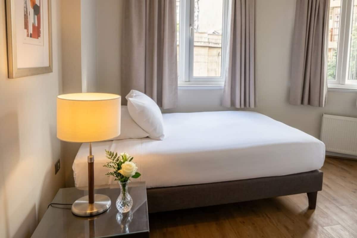 Departamento familiar, 2 habitaciones, vista a la ciudad | Caja de seguridad en la habitación y insonorización