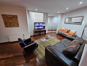 Duplex (Apartment) | Värdeförvaringsskåp på rummet, ljudisolering och strykjärn/strykbräda