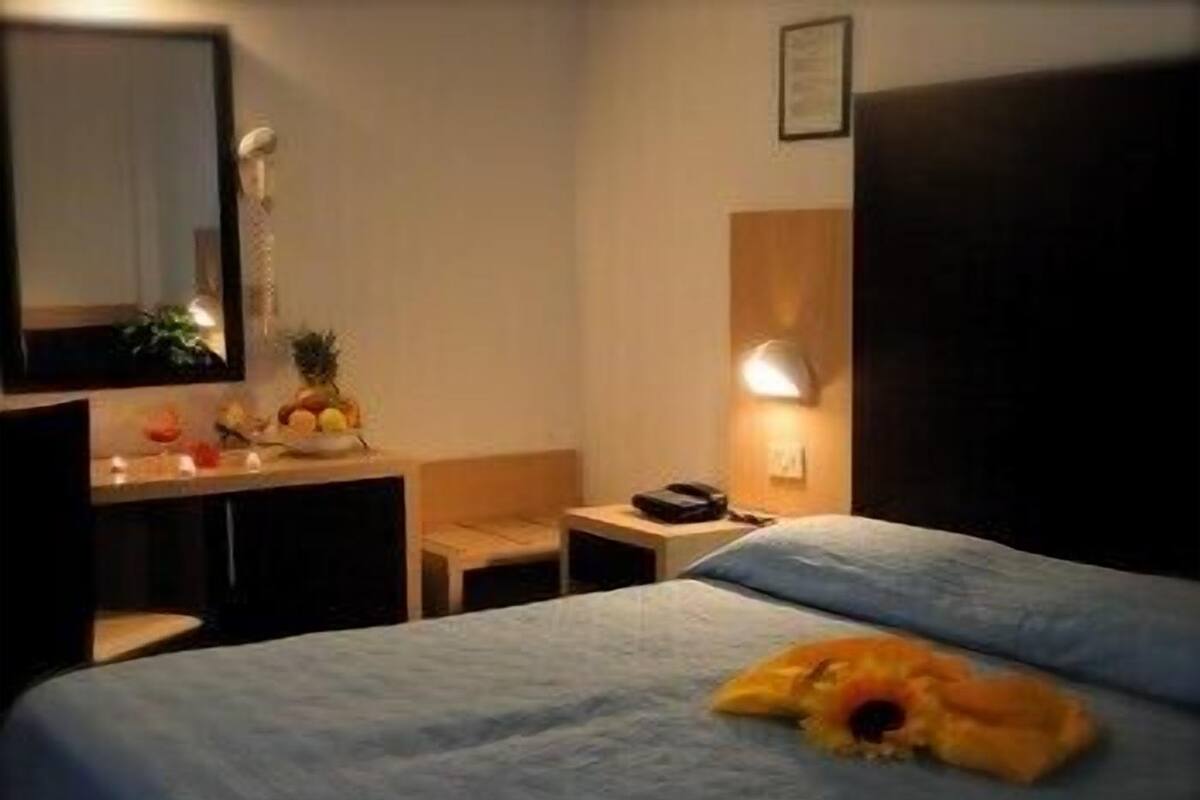 In-room safe, free WiFi, wheelchair access