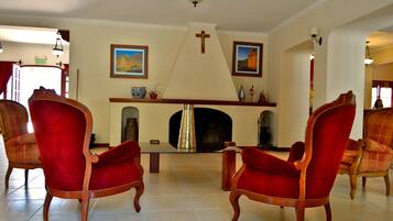 32-inch flat-screen TV with cable channels, TV