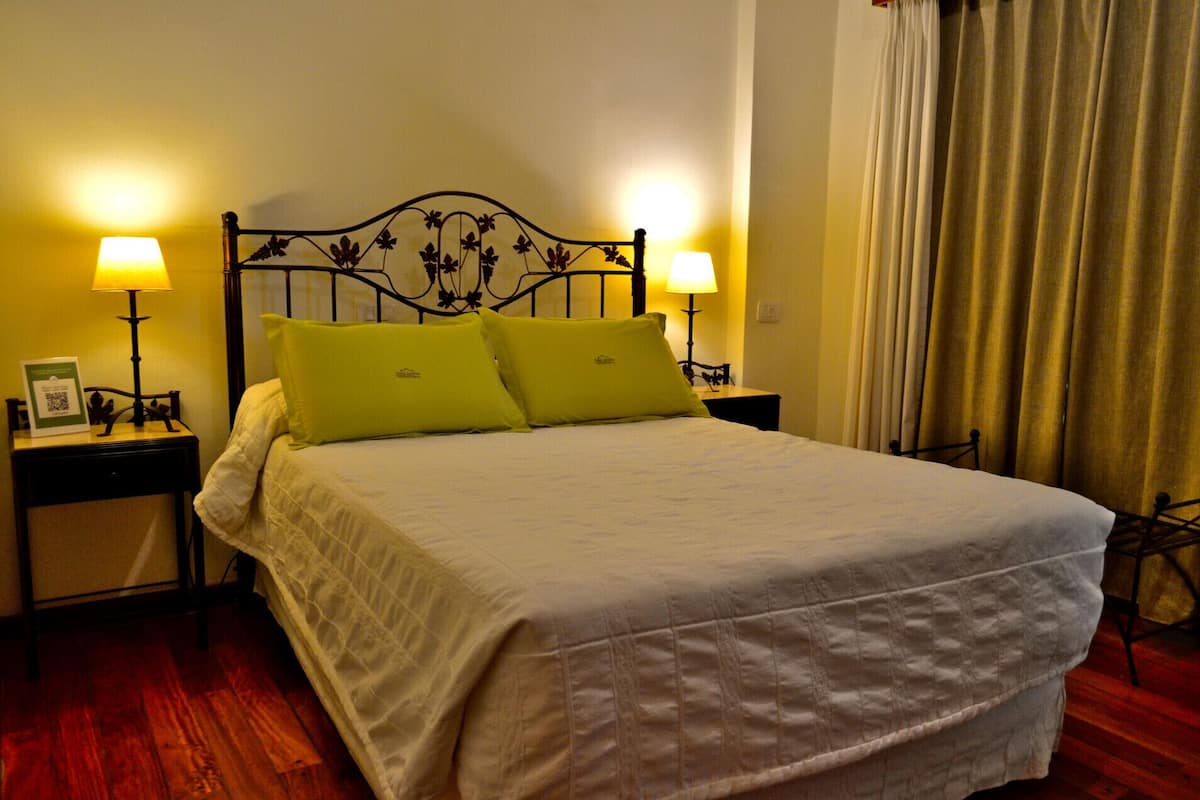 Premium bedding, in-room safe, individually furnished, desk