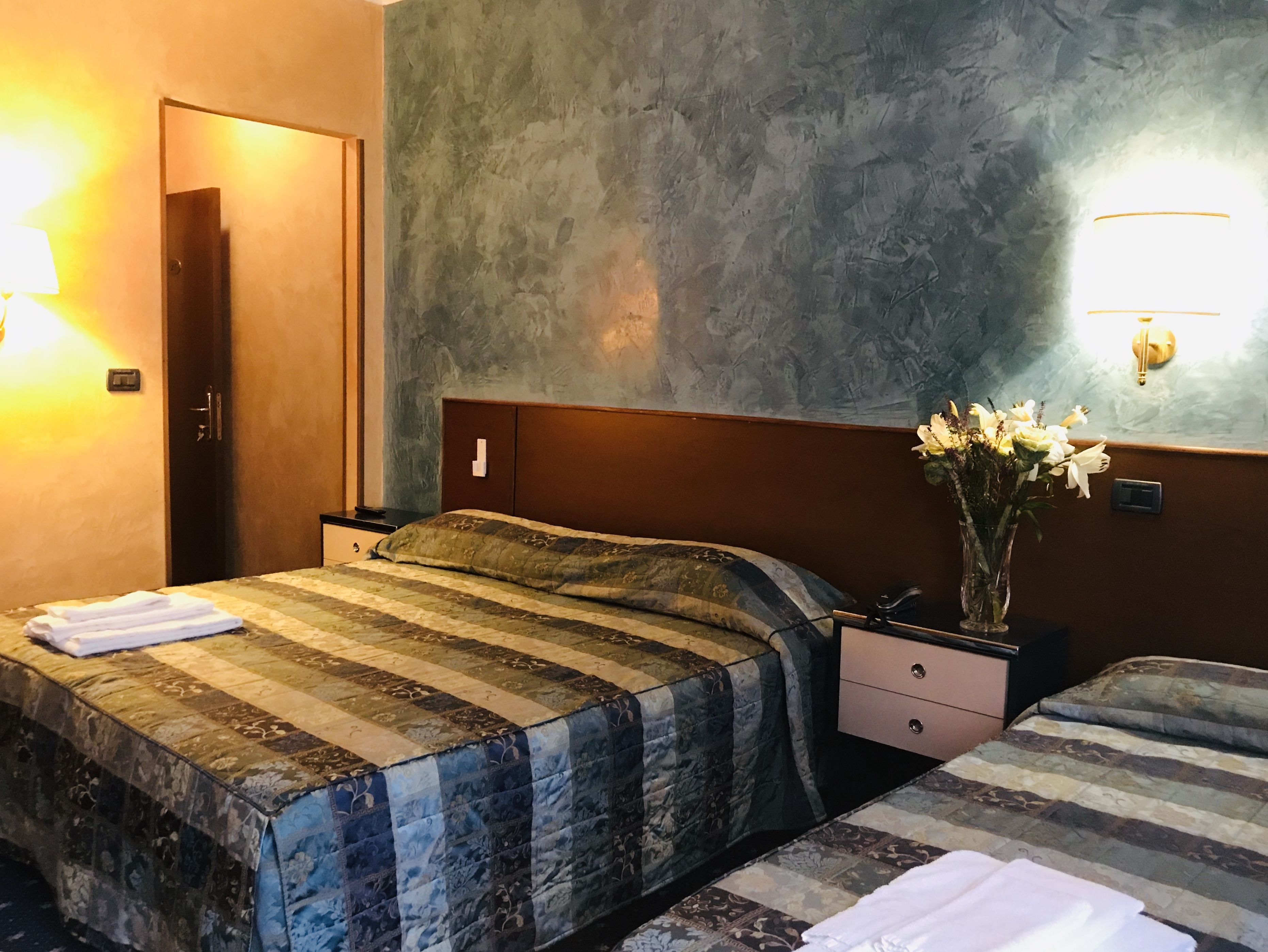 Triple Room | Desk, laptop workspace, blackout curtains, free WiFi