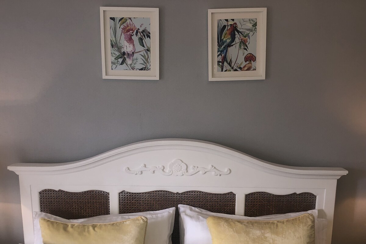 Chambre Double Deluxe, 1 très grand lit (Room 8) | Bureau, Wi-Fi gratuit