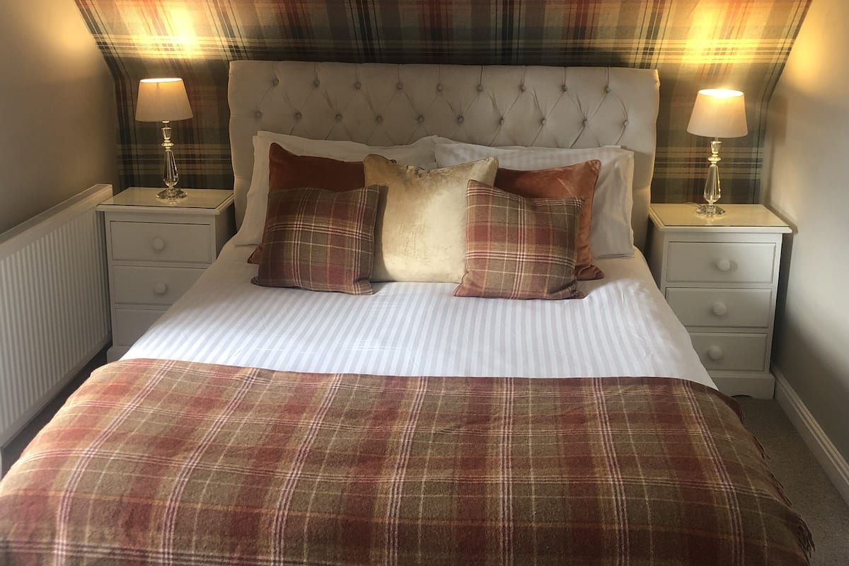 Deluxe Room, 1 King Bed (Room 7) | Desk, free WiFi
