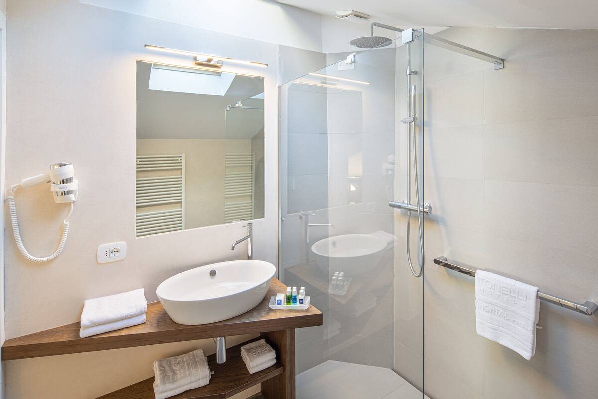 deluxe double room, 1 bedroom, terrace | bathroom | shower, free toiletries, hair dryer, bathrobes