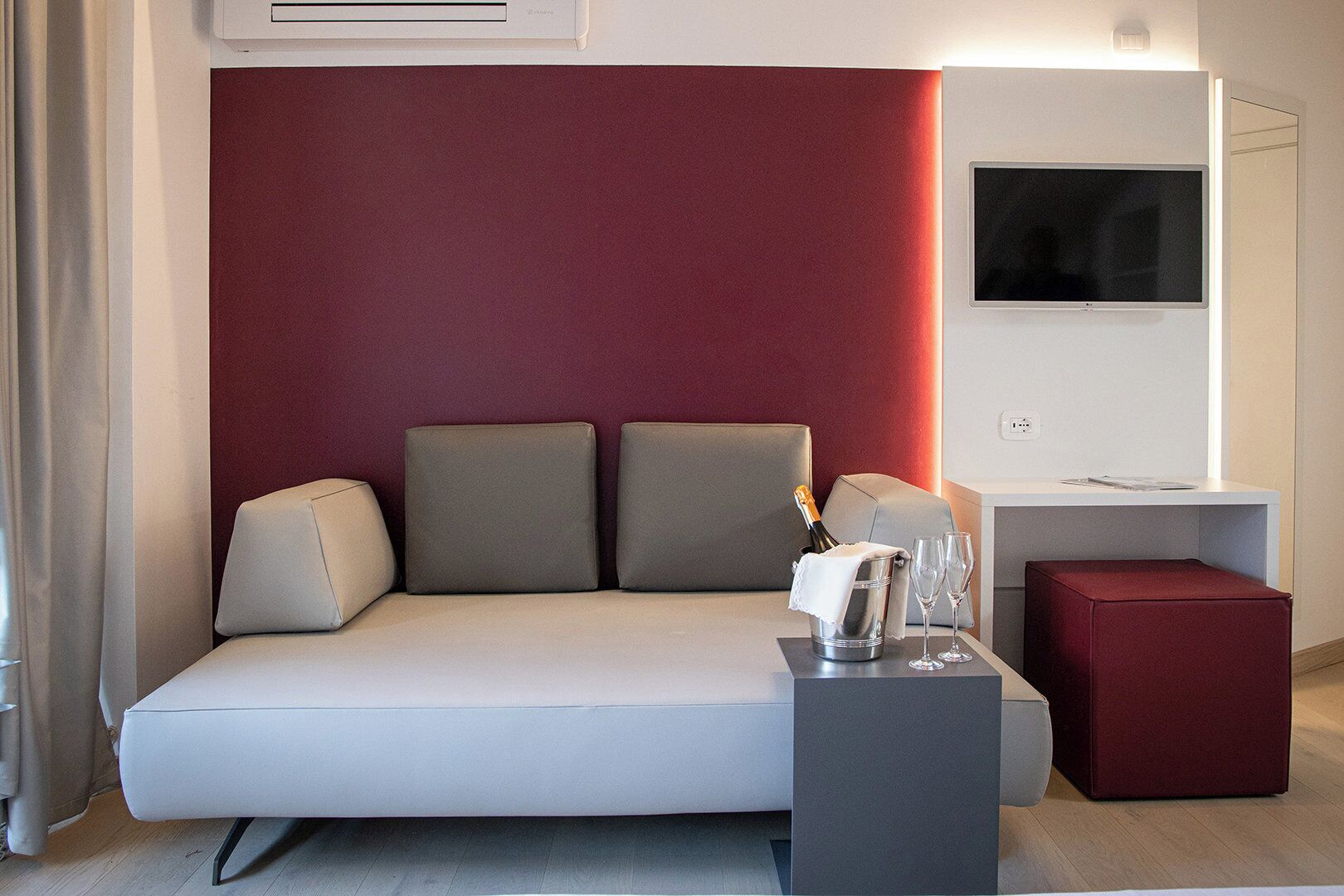 camera junior suite con letto matrimoniale o 2 letti singoli, balcone | 1 bedroom, minibar, in-room safe, individually furnished