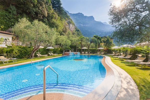 Indoor pool, seasonal outdoor pool, pool umbrellas, sun loungers