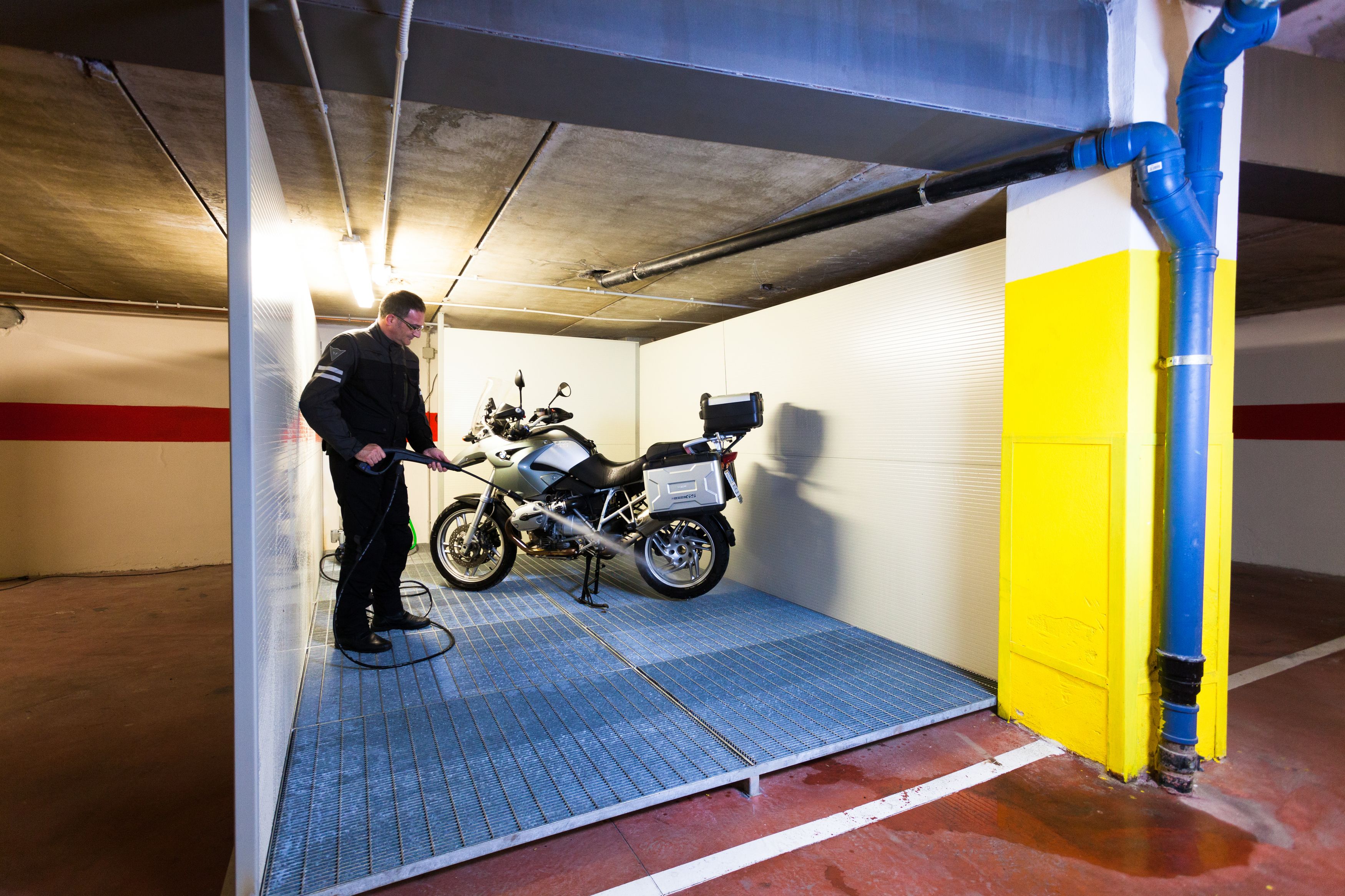 self-parking (surcharge) 10 per day