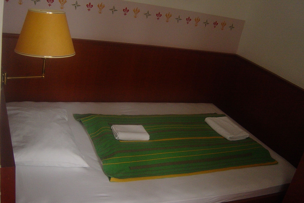 Habitación individual | Camas con pillow-top, minibar, escritorio y cunas