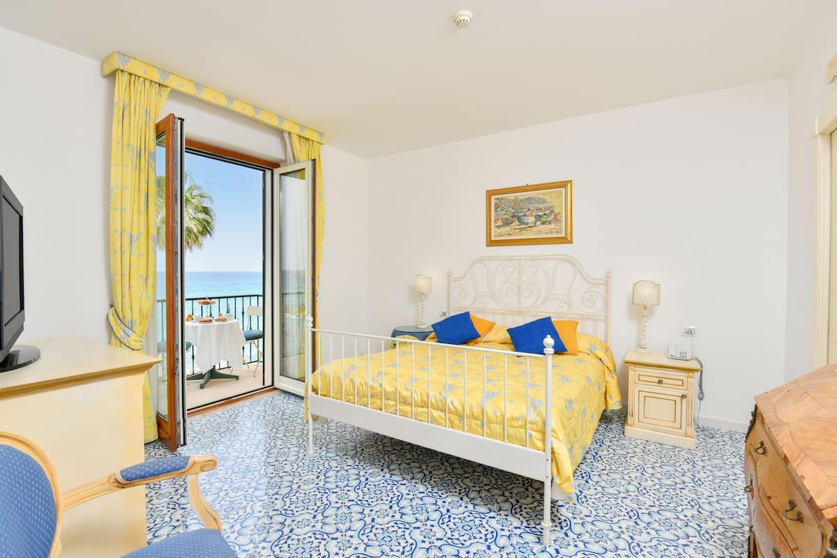 Standard Double or Twin Room, Annex Building | 1 bedroom, minibar, in-room safe, individually decorated
