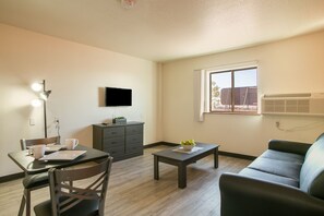 32-inch LCD TV with satellite channels, TV - Siegel Select Albuquerque (Albuquerque)