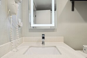 花灑/浴缸組合、風筒、提供毛巾