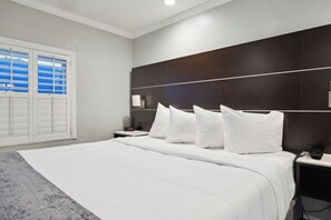 高級寢具、羽絨被、記憶棉床墊、房內夾萬