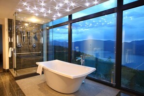 Separate bathtub and shower, deep-soaking bathtub, hair dryer, bathrobes - Sparkling Hill Resort and Spa - Adults Only (Vernon)