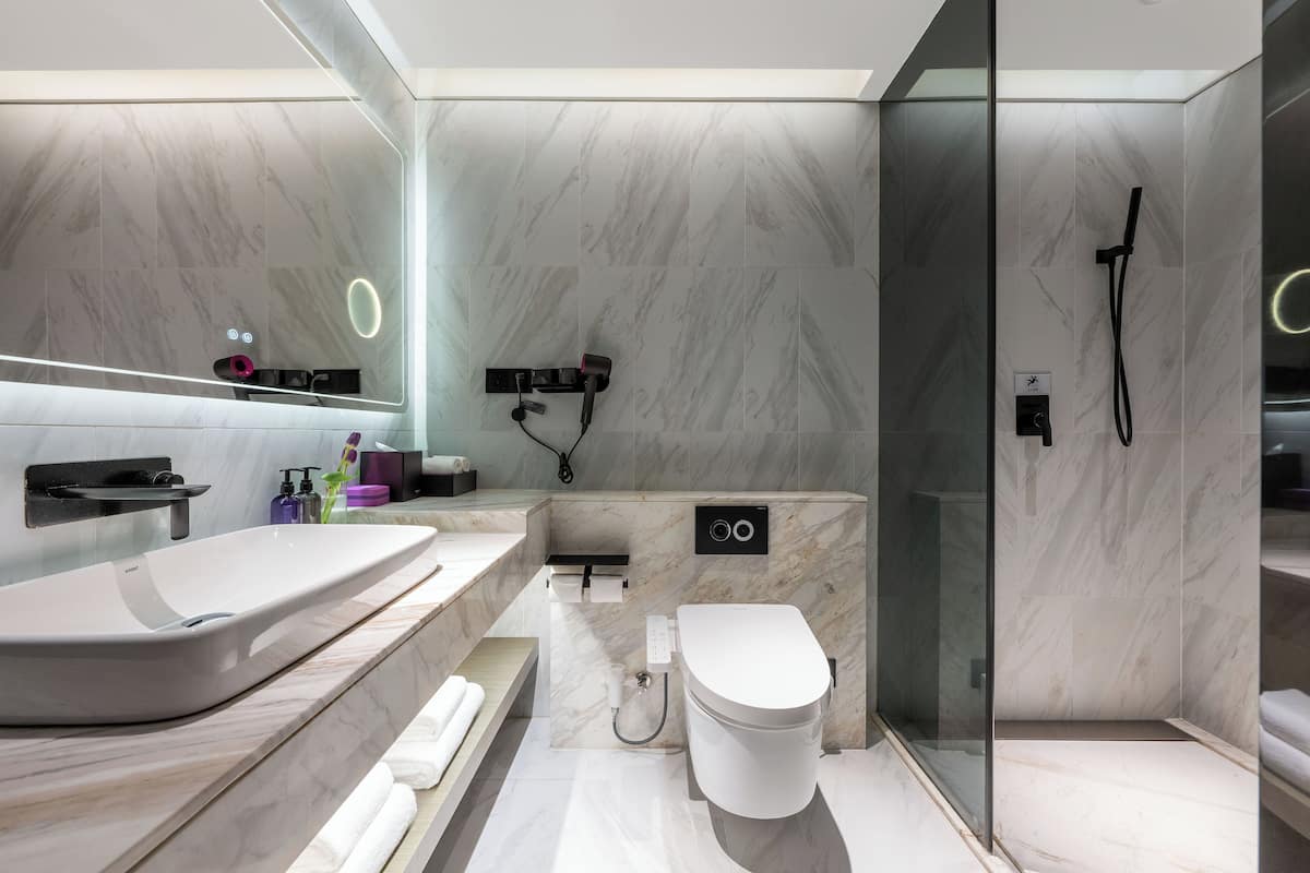 Quarto standard, 1 cama King | Edredons de pluma, escrivaninha, cortinas blackout