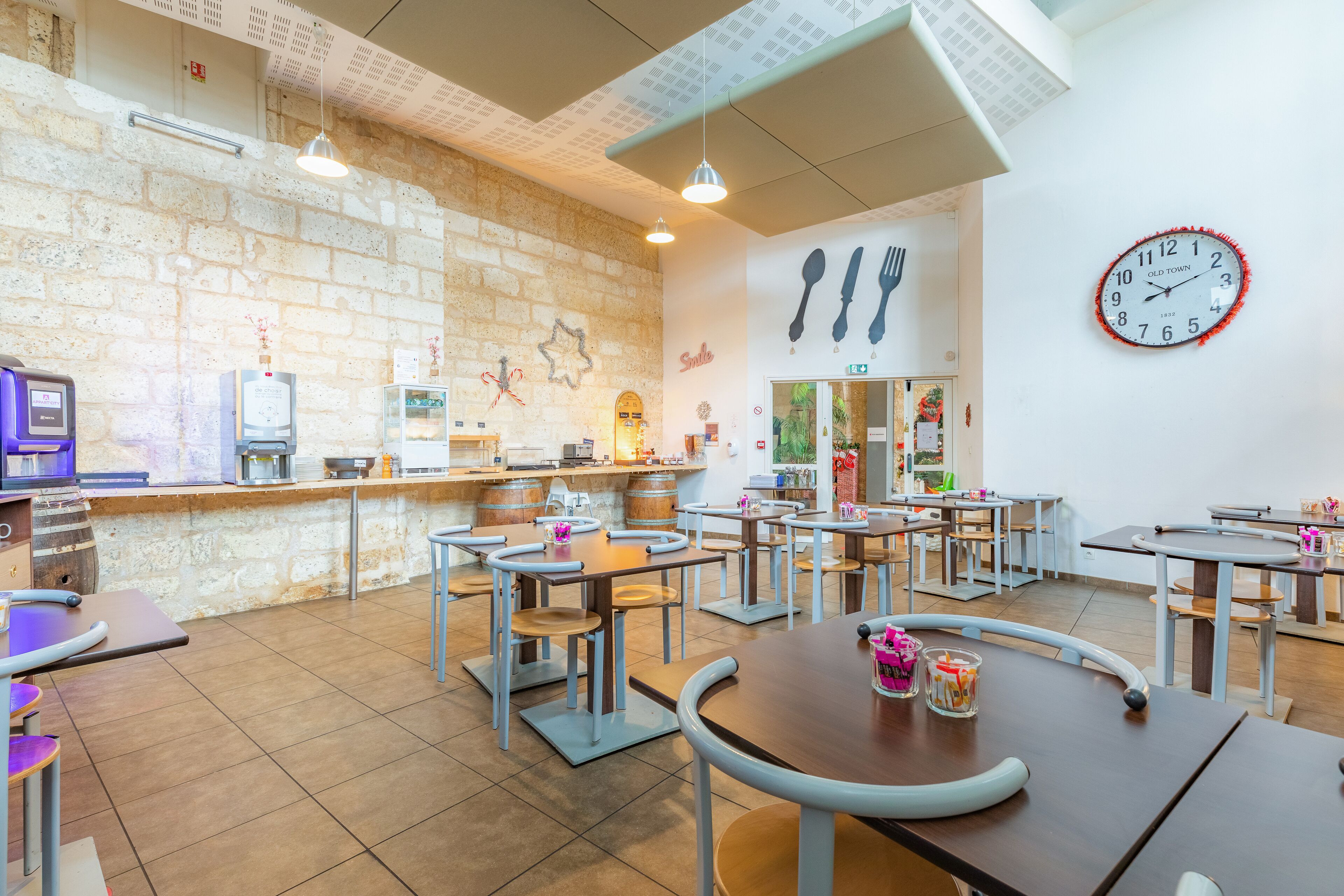 Daily buffet breakfast (EUR 9.9 per person)