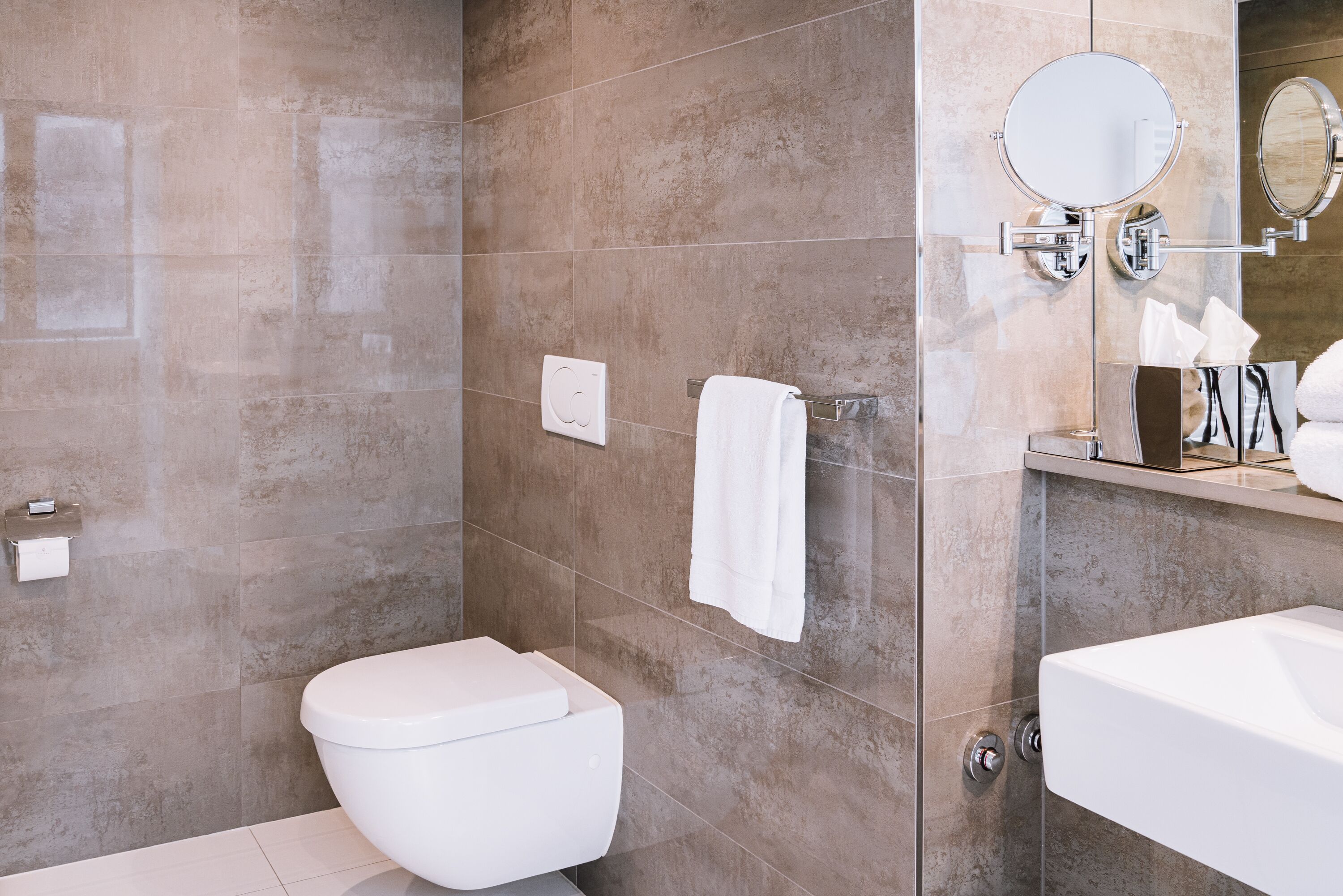 shower, rainfall showerhead, free toiletries, hair dryer