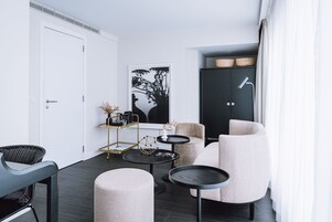 Minibar, caja de seguridad en la habitación y sistema de insonorización 