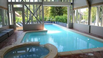 Couples treatment room(s), sauna, hot tub, steam room