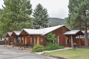 Exterior - Alpine Lodge (Red River)