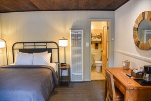 Premium bedding, free WiFi, bed sheets - Alpine Lodge (Red River)