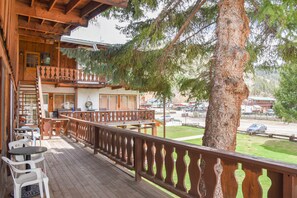 Balcony - Alpine Lodge (Red River)