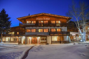 Front of property – evening/night - Alpine Lodge (Red River)