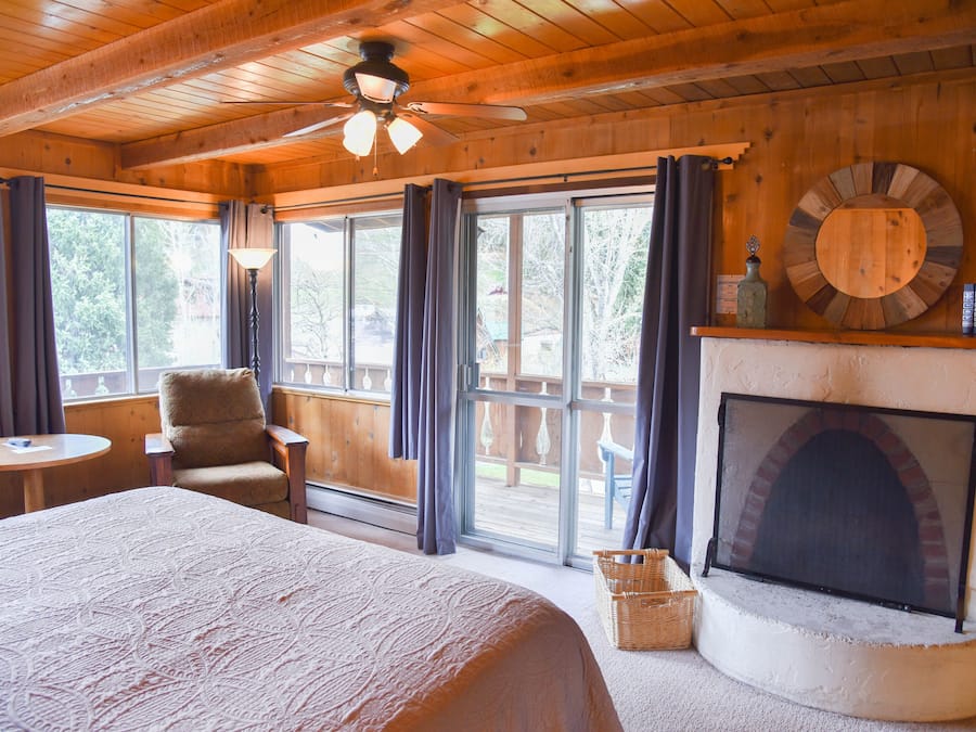 Romantic Room, 1 King Bed, Balcony, Mountain View / Upper Floor (No Pets)