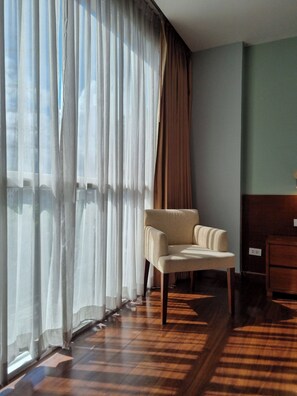 1 chambre, coffre-fort, bureau, rideaux d’obscurcissement