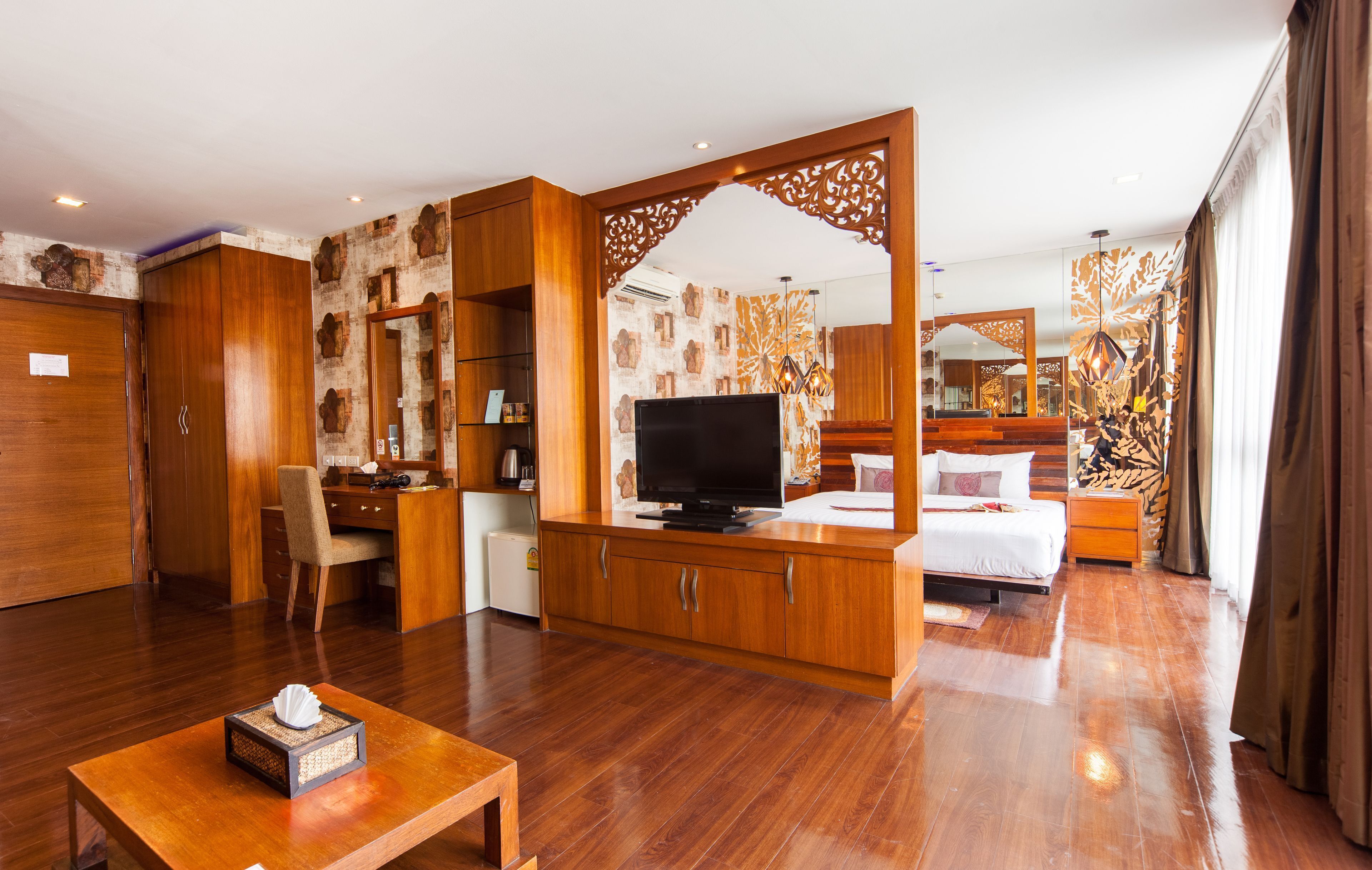1 bedroom, in-room safe, desk, blackout curtains