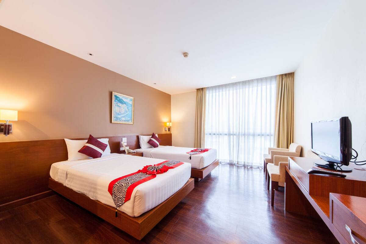 Standard Twin Room, 2 Twin Beds | 1 bedroom, in-room safe, desk, blackout drapes